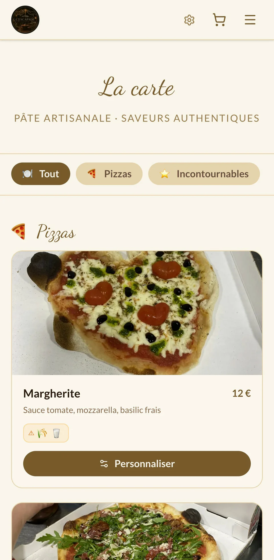Défilement de la carte, puis les onglets Incontournables, Salades, Panuozzi et Tout